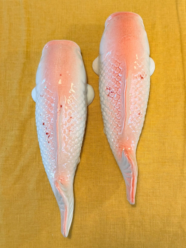 Koi Wandvase aus Porzellan – UNPEREFEKT PERFEKT